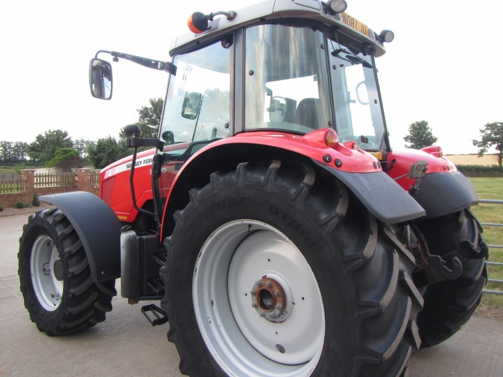 Massey Ferguson 5470