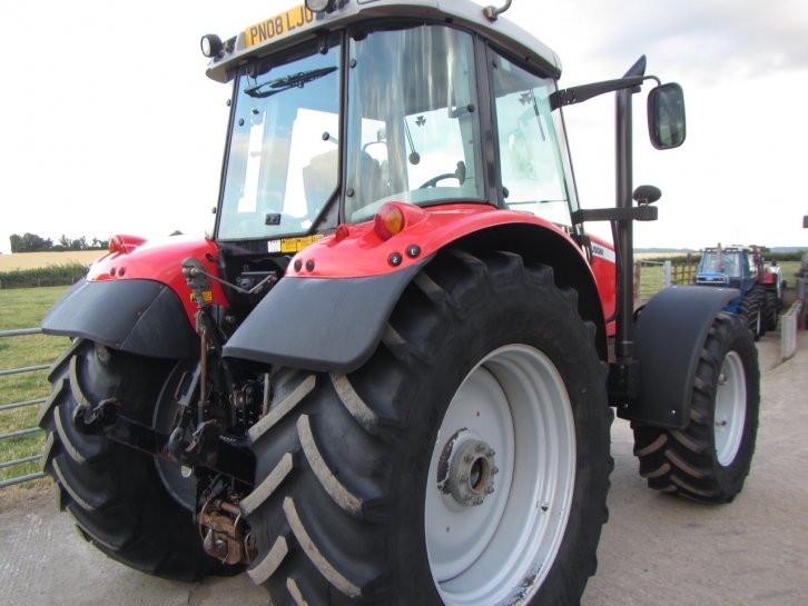 Massey Ferguson 5470