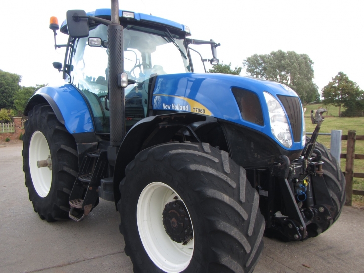 New Holland T7060
