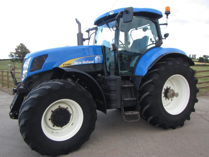 New Holland T7060