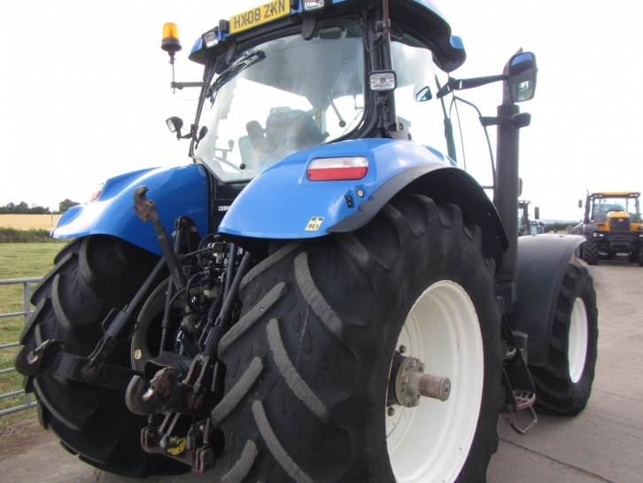 New Holland T7060