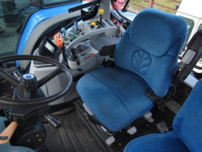 New Holland T7060