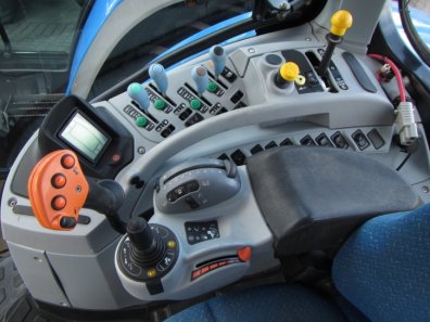 New Holland T7060