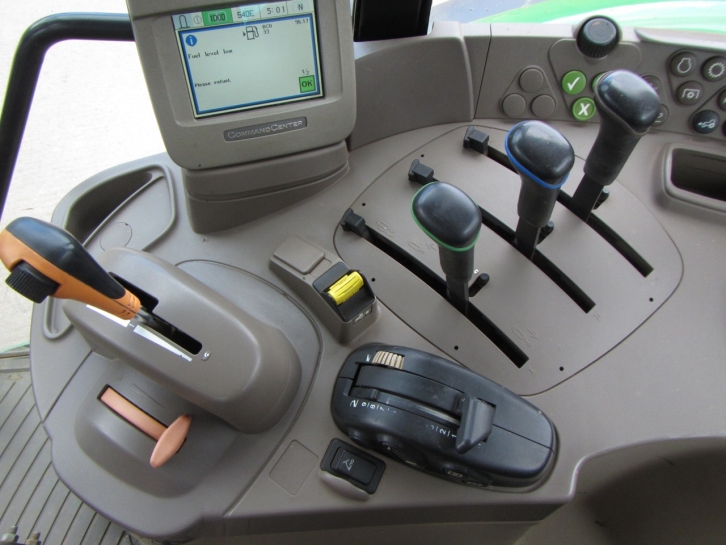 John Deere 7530