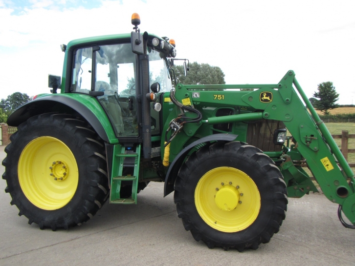 John Deere 7530