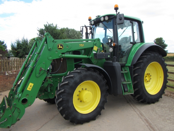 John Deere 7530