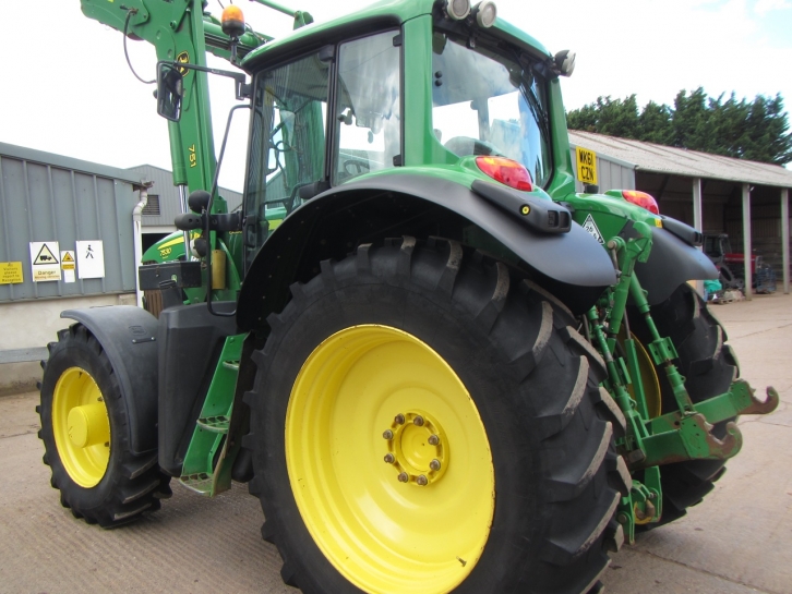 John Deere 7530