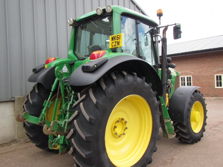 John Deere 7530