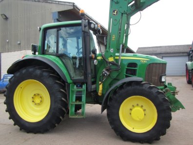 John Deere 7530