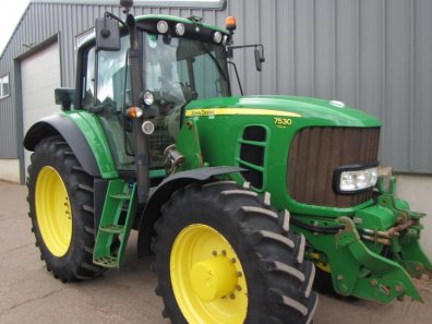 John Deere 7530