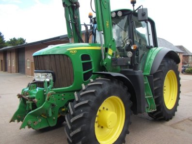 John Deere 7530