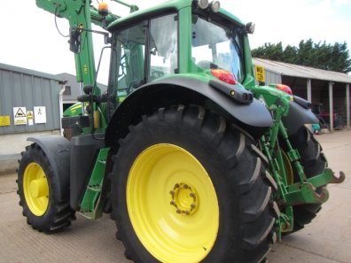 John Deere 7530