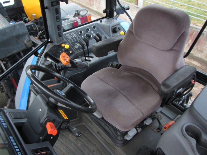 New Holland TM155