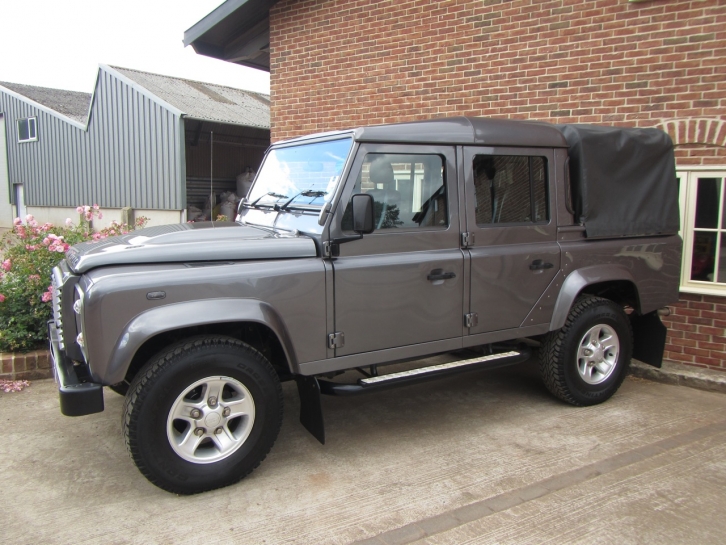 Land Rover 110 XS double cab pickup 2.2TDCi