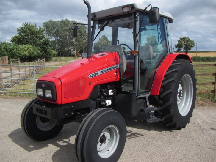 Massey Ferguson 4235