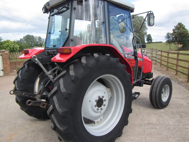 Massey Ferguson 4235