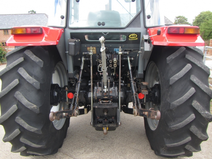 Massey Ferguson 4235