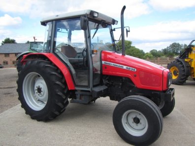 Massey Ferguson 4235