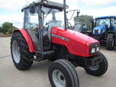 Massey Ferguson 4235
