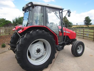 Massey Ferguson 4235