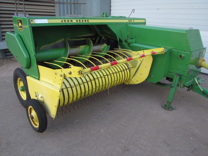 John Deere 342A conventional baler