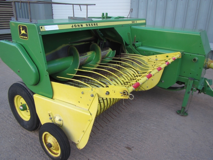John Deere 342A conventional baler