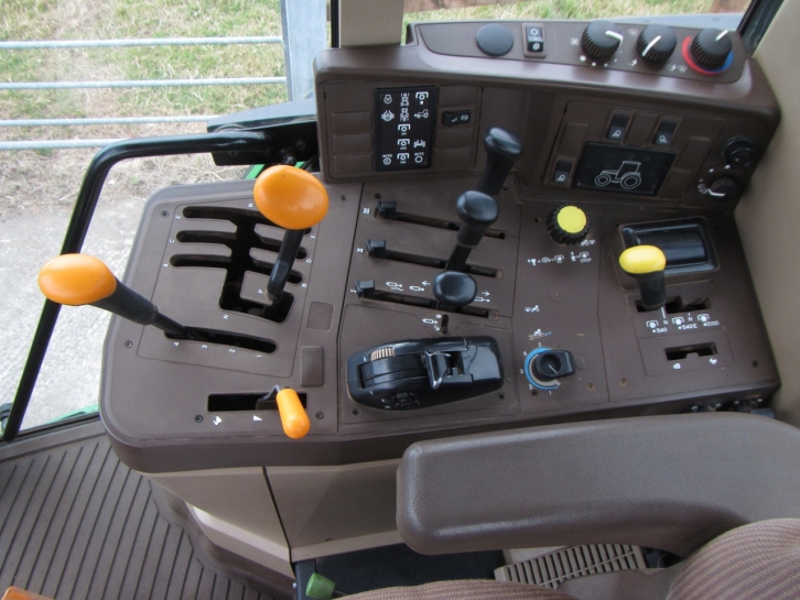 John Deere 6510