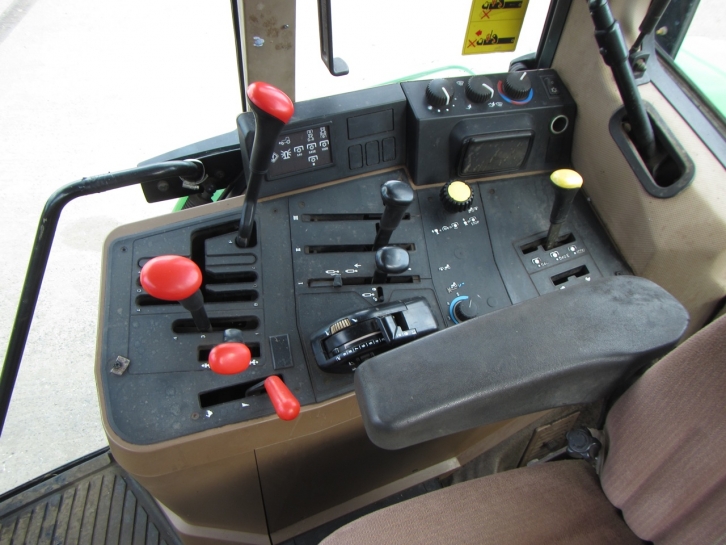 John Deere 6100
