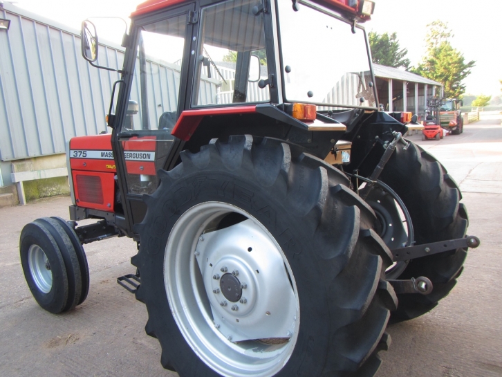 Massey Ferguson 375