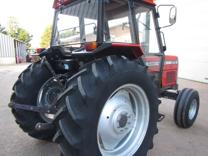 Massey Ferguson 375