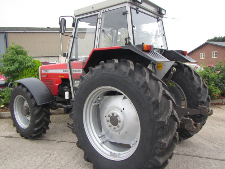 Massey Ferguson 399