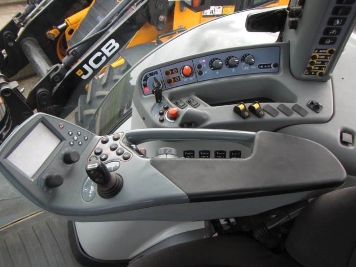 Valtra S233