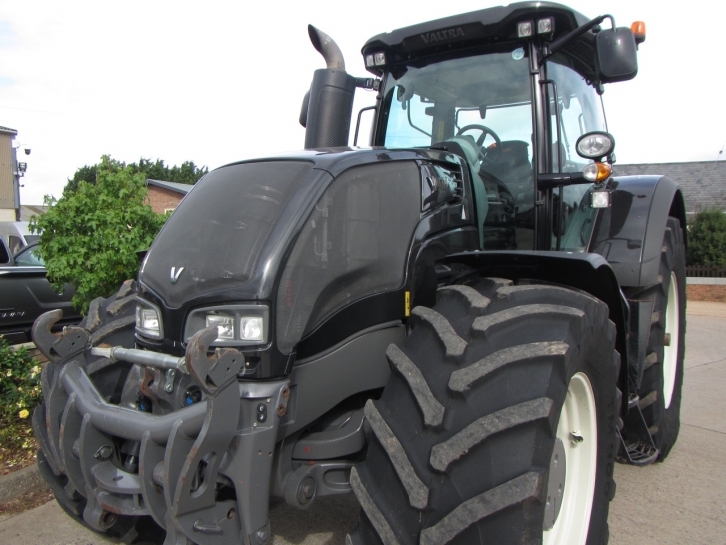 Valtra S233