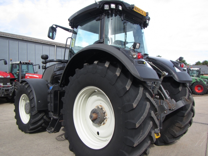 Valtra S233