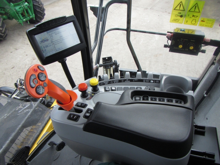 New Holland FR9060