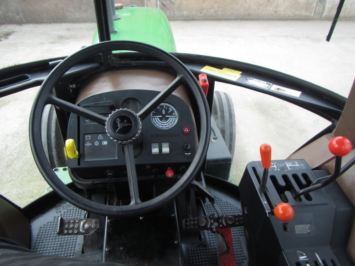 John Deere 2250