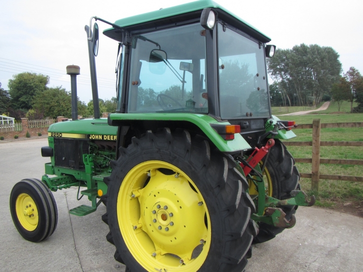 John Deere 2250