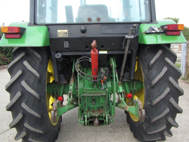 John Deere 2250