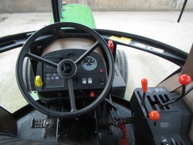 John Deere 2250