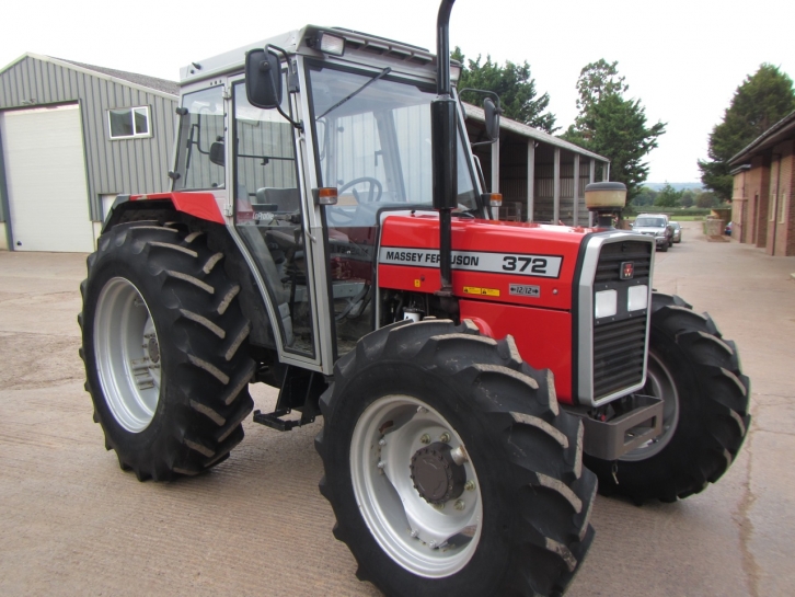 Massey Ferguson 372