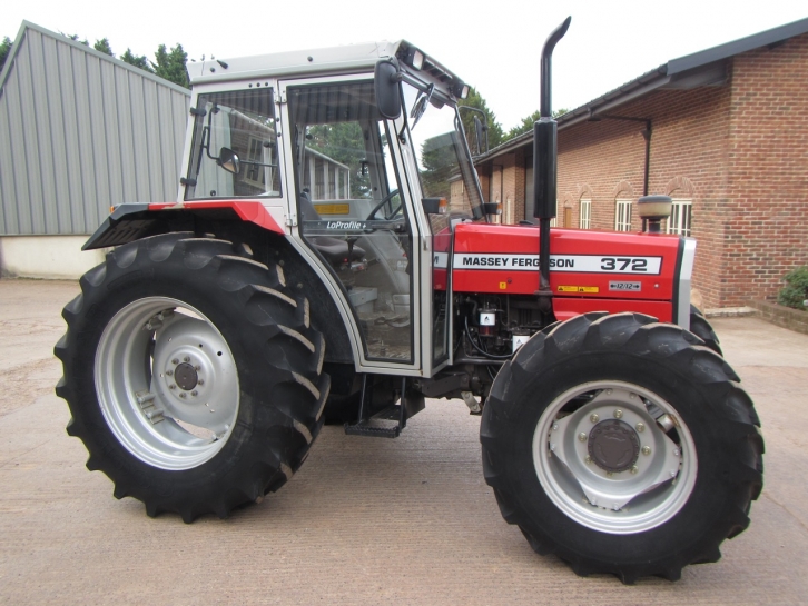 Massey Ferguson 372