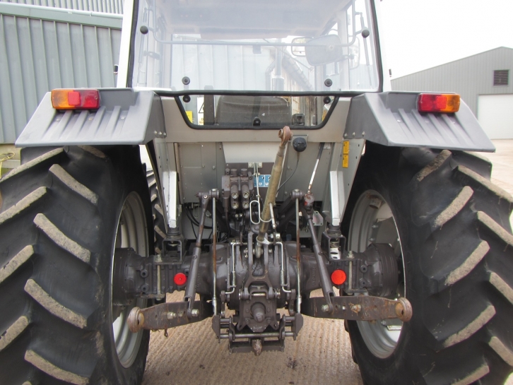 Massey Ferguson 372