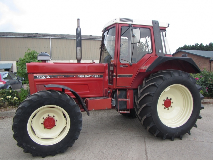 International 1255XL