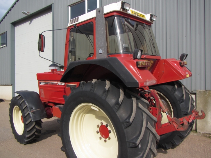 International 1255XL