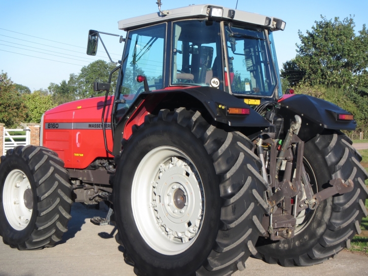 Massey Ferguson 8160