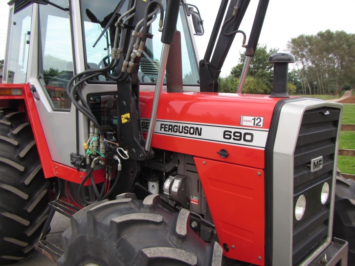 Massey Ferguson 690
