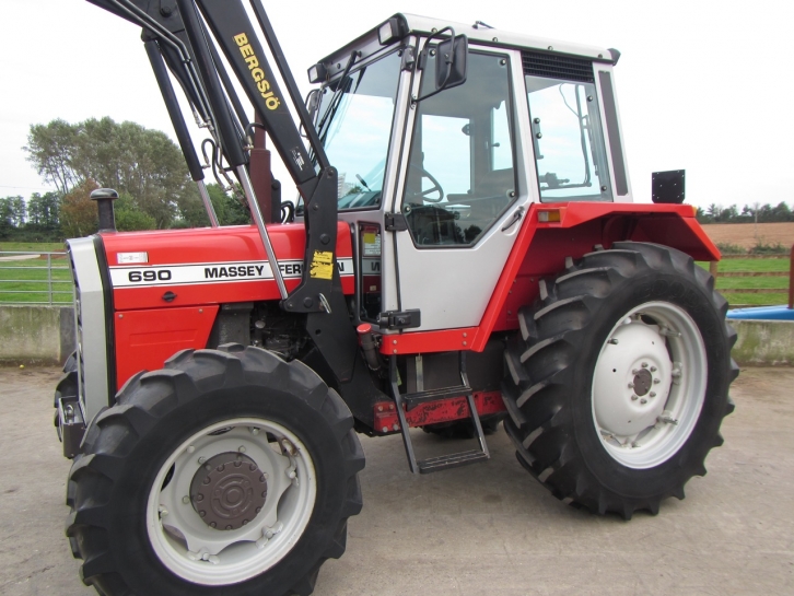 Massey Ferguson 690