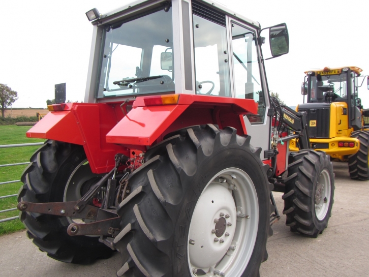 Massey Ferguson 690