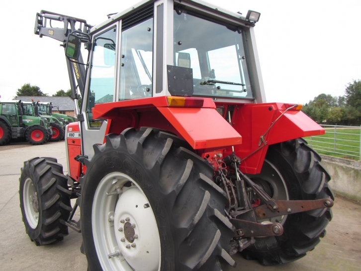 Massey Ferguson 690