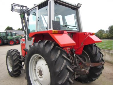 Massey Ferguson 690